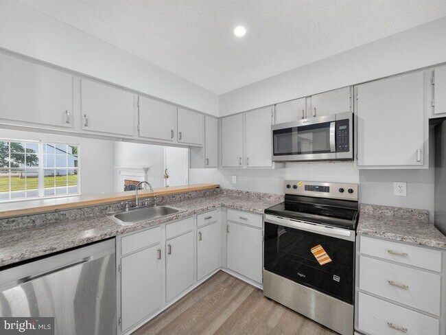 Building Photo - 801 High Plain Dr