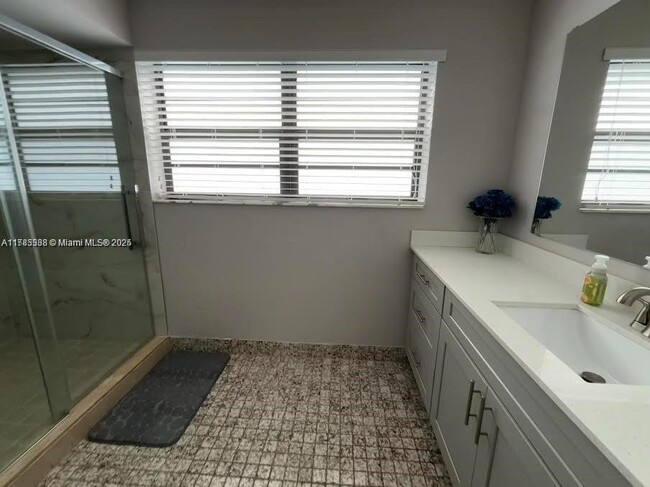 Building Photo - 2101 Bayberry Dr