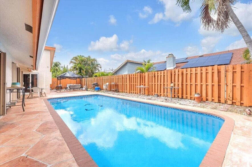 Building Photo - 7377 NW 48th Ct