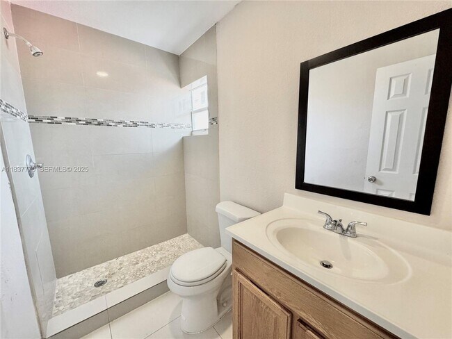 Building Photo - 3840 SW 52nd Ave