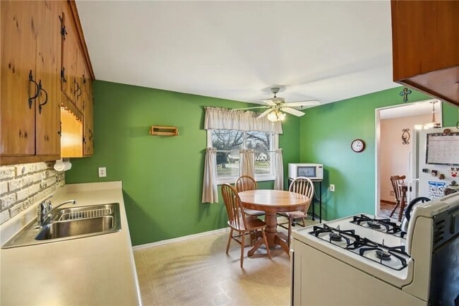 Building Photo - Single family house