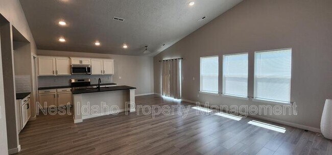 Building Photo - 12339 Shadow River St