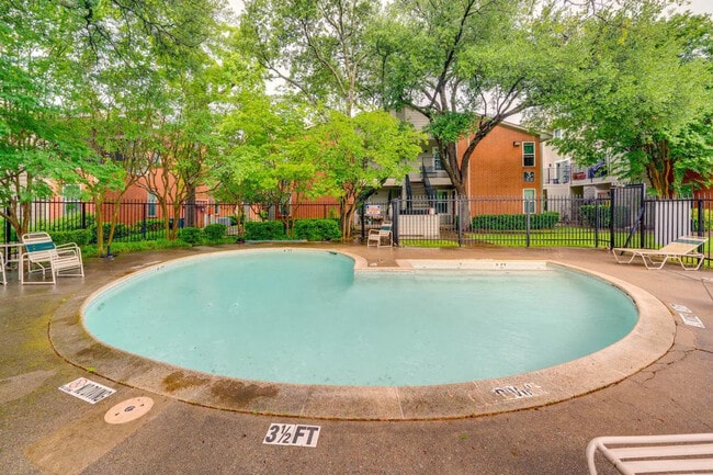 Building Photo - 6900 Skillman St