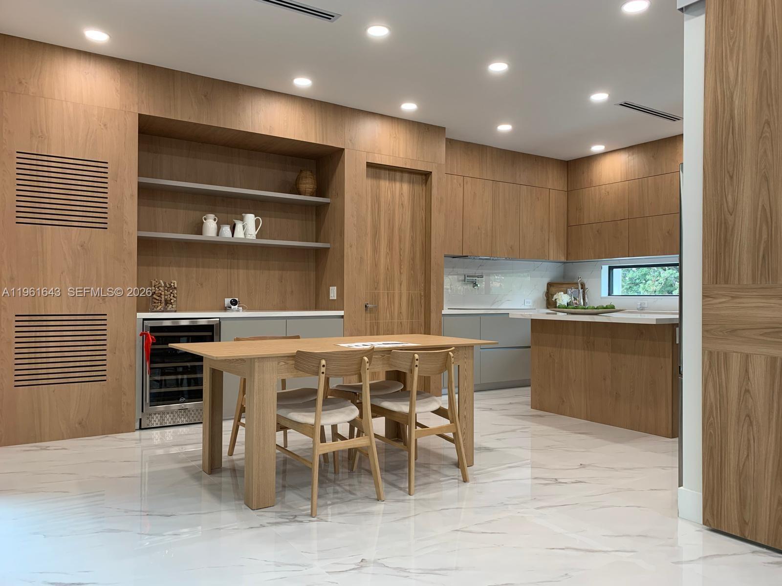 Building Photo - 1700 NE 18th St