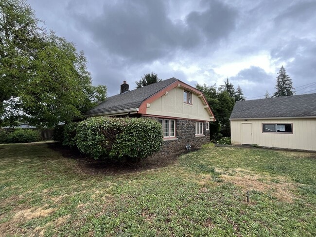 Building Photo - Historic 4-Bedroom Stone Home with Timeless Character, Hardwood Floors, Spacious Living & a Large...