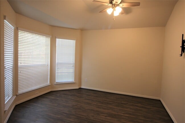 Building Photo - 4612 Meridian Park Dr