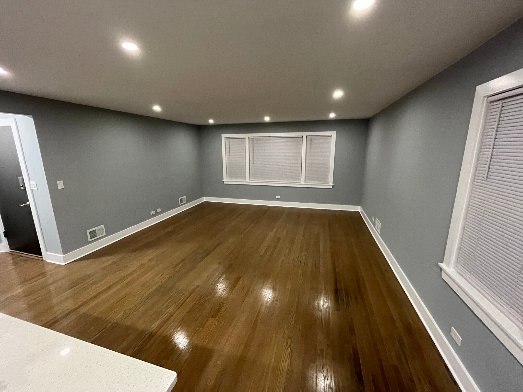 Building Photo - 8212 Kilpatrick Ave