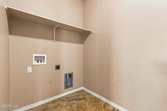 Building Photo - 7409 Dewberry Dr