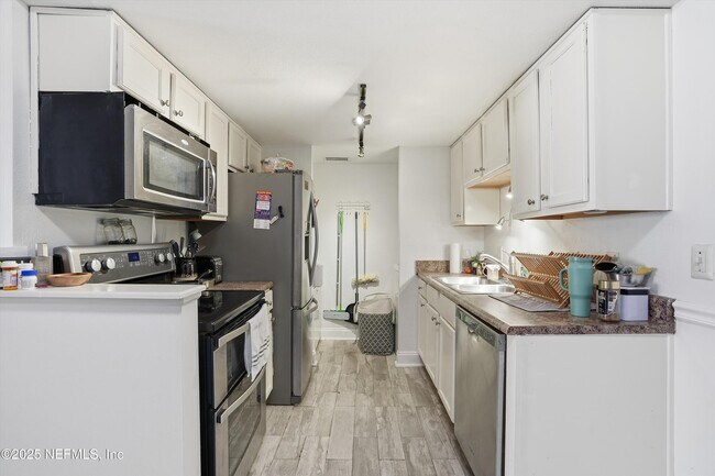 Building Photo - 3737 Loretto Rd