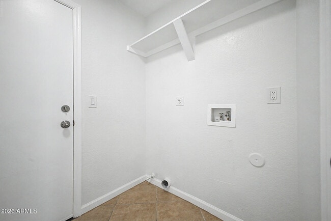 Building Photo - 7637 W North Ln