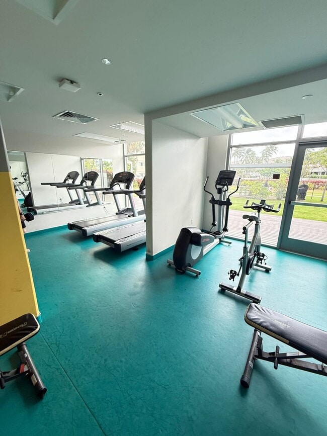 Building Photo - Modern 2 Bed / 2 Bath Condo with Top Ameni...