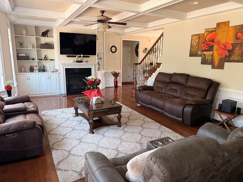 Building Photo - 5036 Parkland Dr