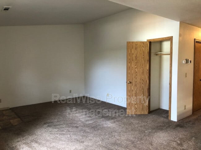 Building Photo - 475 Scenic Dr