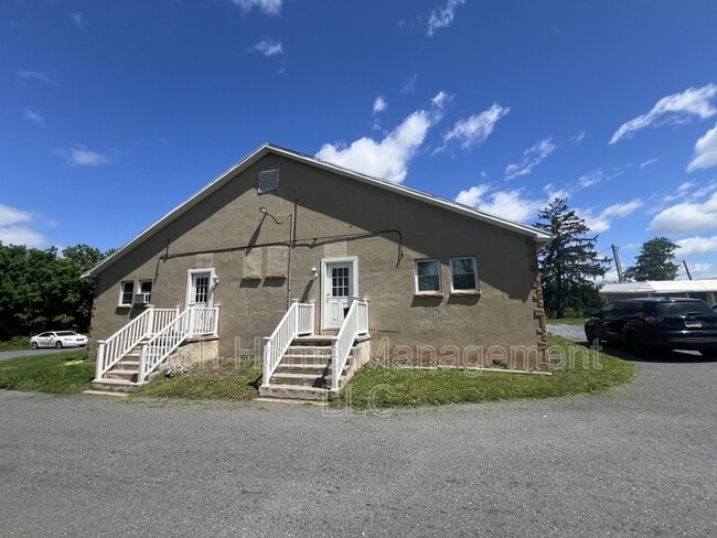 Building Photo - 10669 Jonestown Rd
