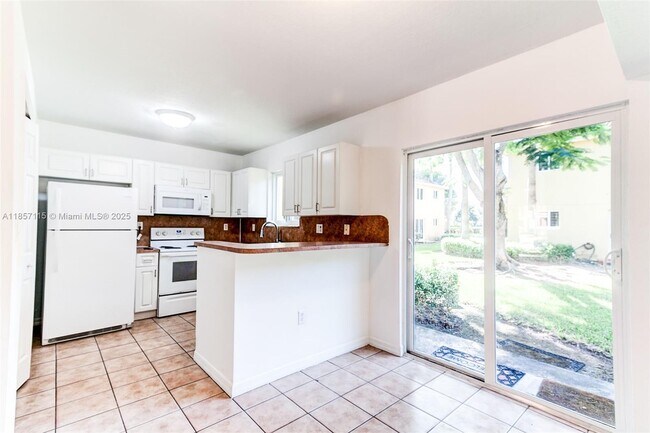 Building Photo - 970 NE 34th Ave