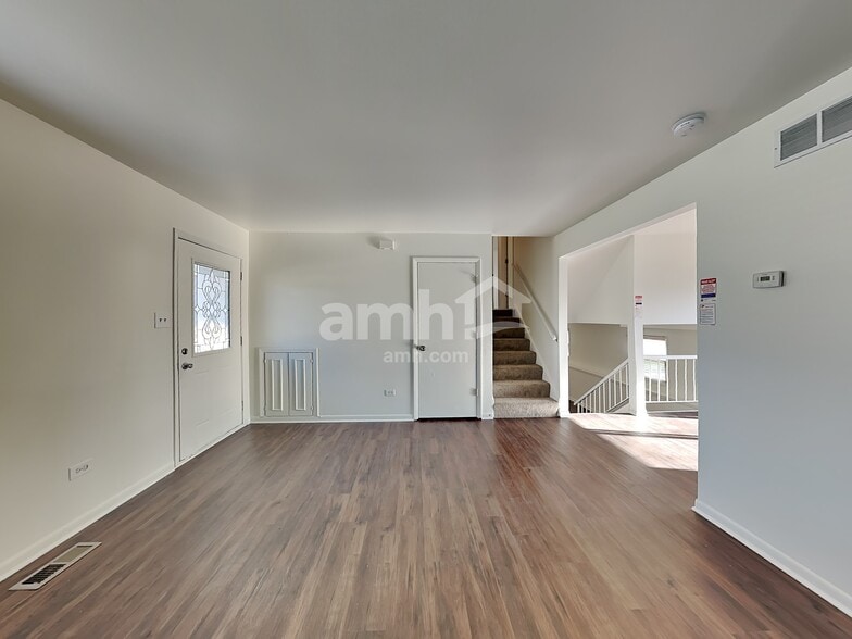 Building Photo - 2512 Labrecque Dr