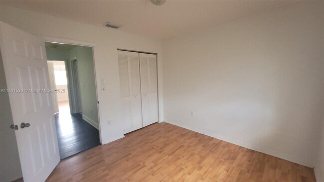 Building Photo - 10155 SW 163rd Pl