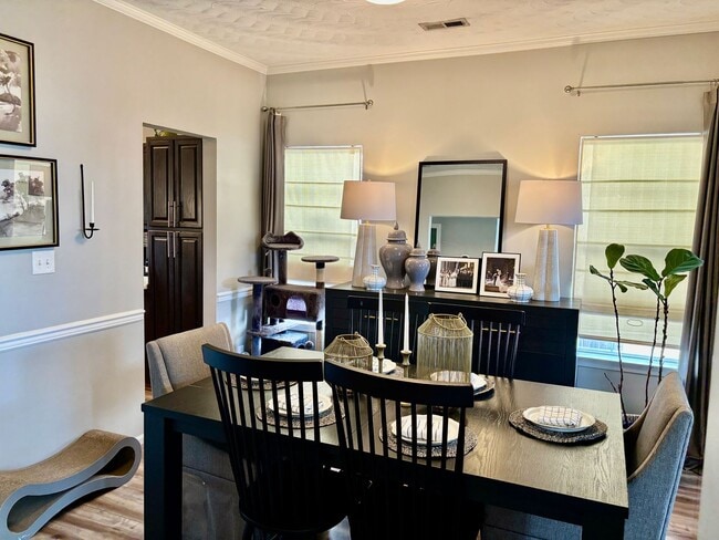 Building Photo - 3 bedroom/2.5 bathroom- Lake Cambridge- Kiln Creek