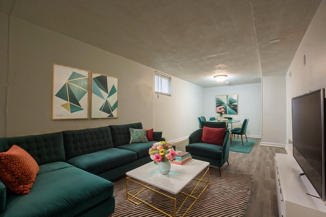 Building Photo - 2 Bedroom / 1 Bath Home located near Askar...