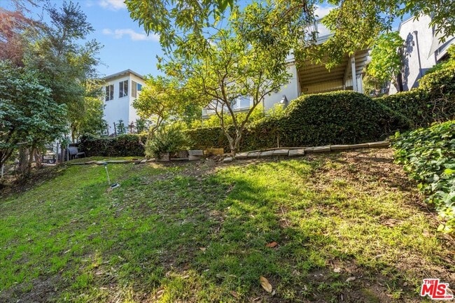 Building Photo - 2258 Moreno Dr