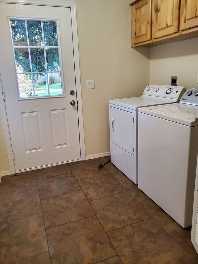 Building Photo - Spacious 3 Bedroom, 2 Bathroom Home near Blaine State Park!