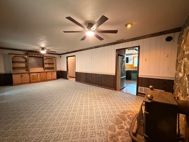 Building Photo - Spacious 3/3 on Nearly 2 Acres with Exceptional Storage and No HOA