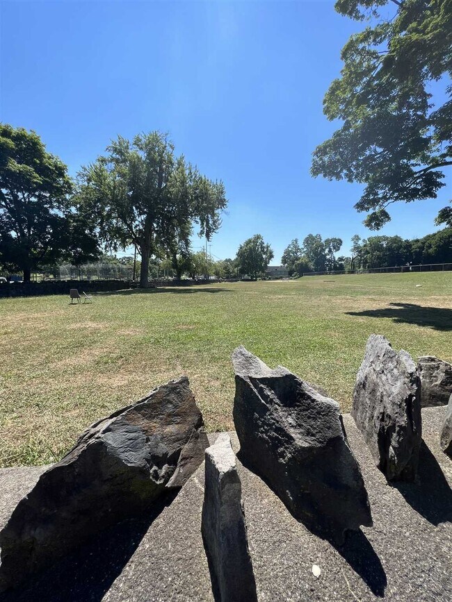 Building Photo - 21 Lincoln Ave