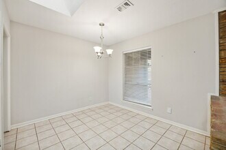 Building Photo - 1725 Northcrest Dr