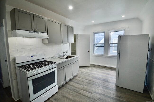 Building Photo - 161 Deacon St