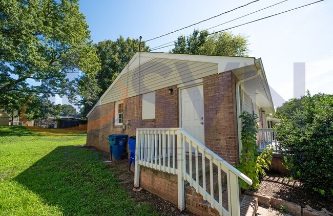 Building Photo - 1122 Fiske St