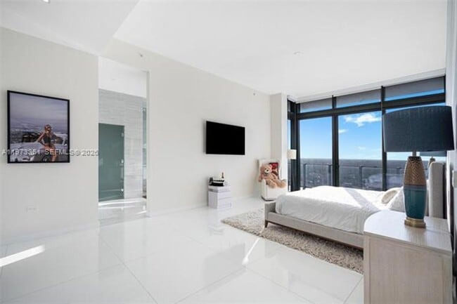 Building Photo - 88 SW 7th St