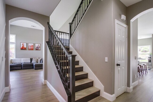 Building Photo - 3207 Meadow Side Pl