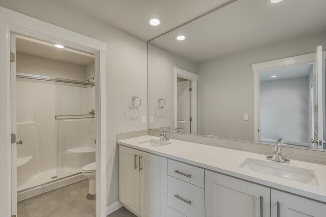 Building Photo - Brand New & Beautiful 2025 Holt Home !  Wa...