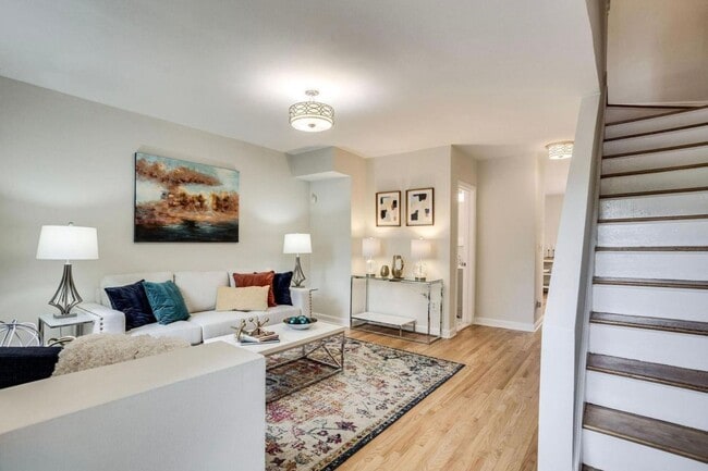 Building Photo - Sunny 2-Bedroom + Den  in SW Waterfront! - Parking included