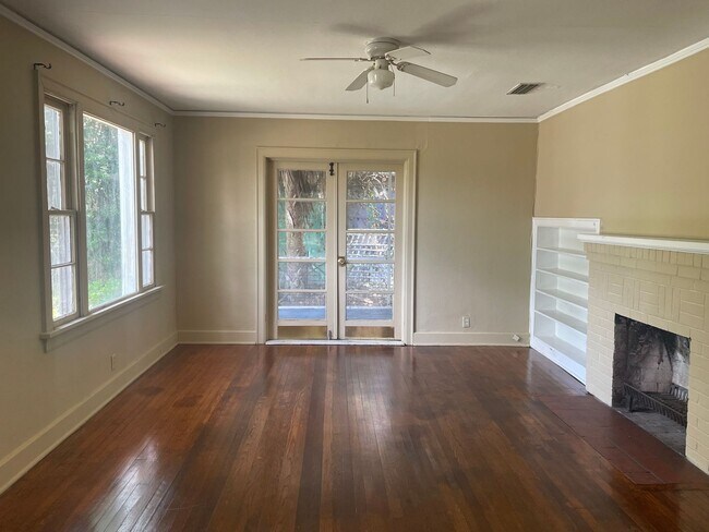 Building Photo - 3 Bedroom/1 Bath Home near VSU!!