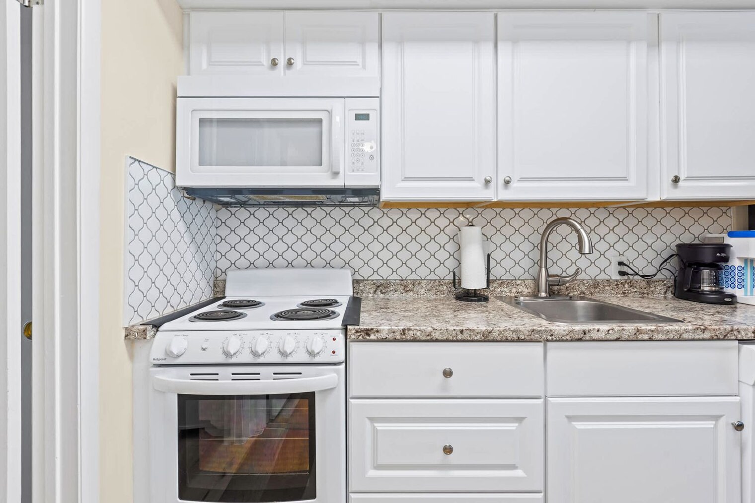 Building Photo - 875 Plymouth Pl