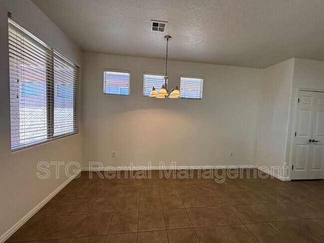 Building Photo - 3753 E Canyon Crest Ave