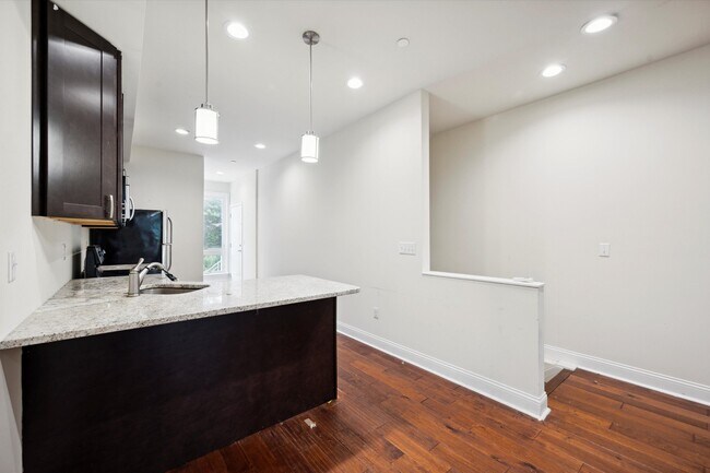 Building Photo - 1521 W Seybert St