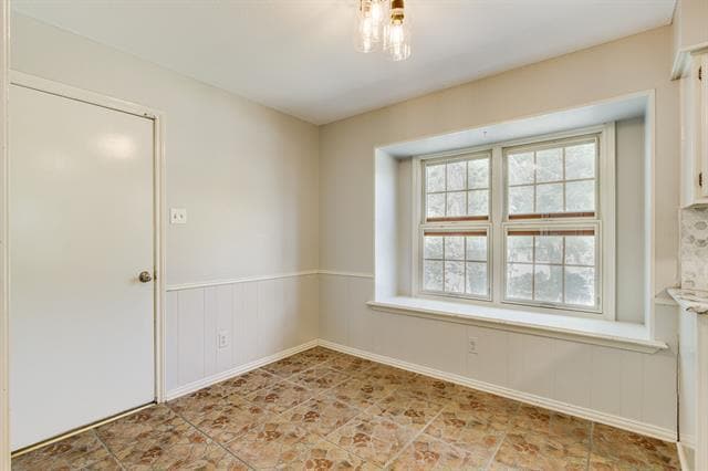 Building Photo - 355 Aspenway Dr
