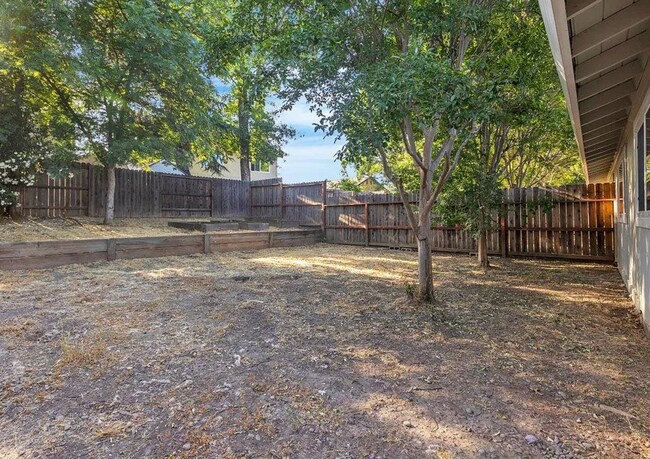 Building Photo - Beautiful 3/2 duplex in Citrus Heights!
