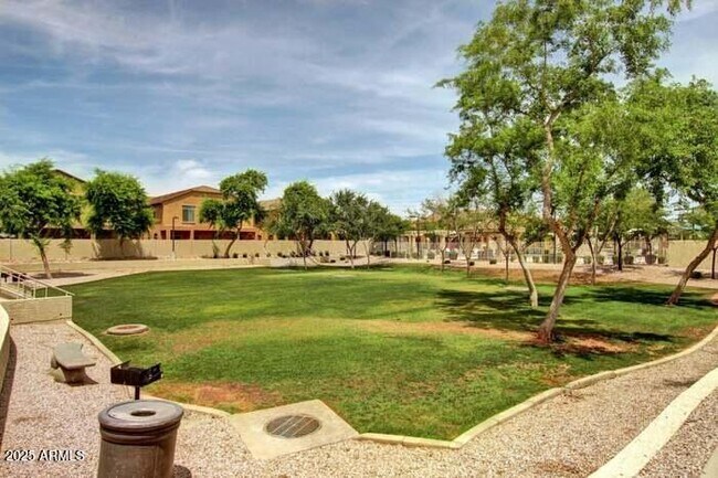 Building Photo - 2401 E Rio Salado Pkwy