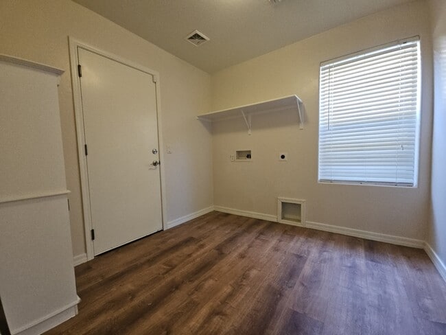 Building Photo - 2018 W Agrarian Hills Dr