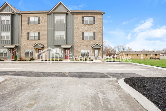 Building Photo - 738 Elkins Dr