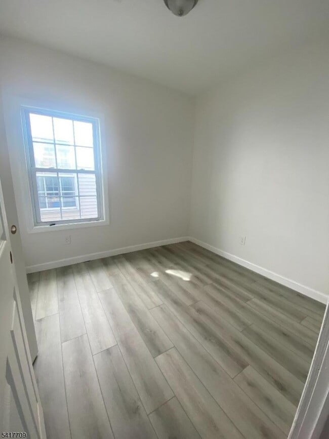 Building Photo - 334 Bond St