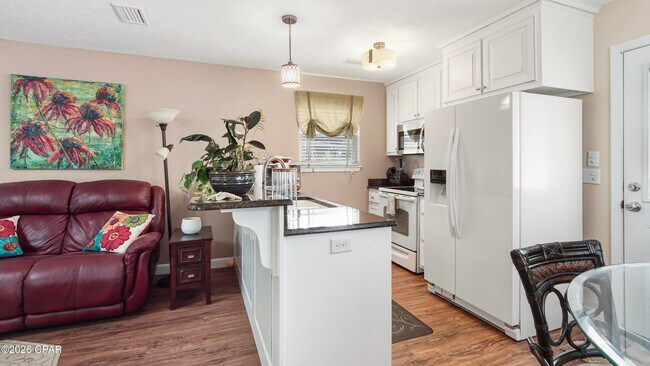 Building Photo - 1600 W 12th St