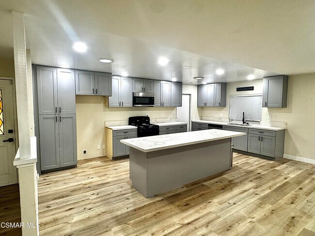 Building Photo - 2535 N Phyllis St