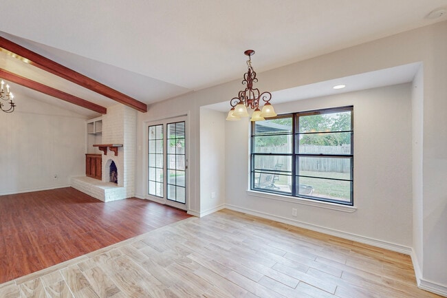 Building Photo - 2116 Northmoor Dr