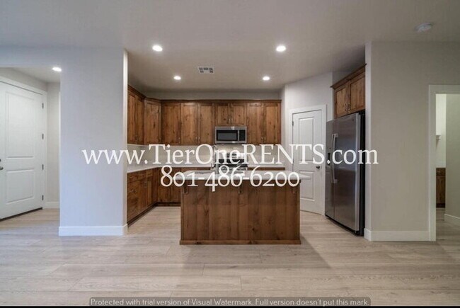 Building Photo - **Summer Special: FREE RENT for MAY**