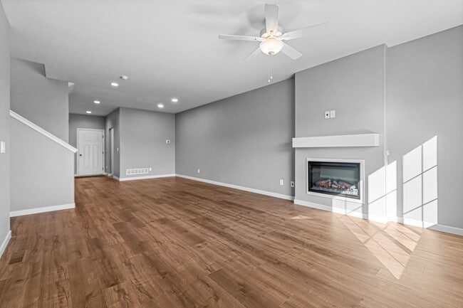 Building Photo - New build 4 bed 4 bath Condo