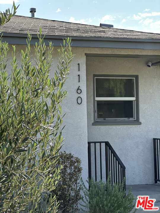 Building Photo - 1160 N Fries Ave